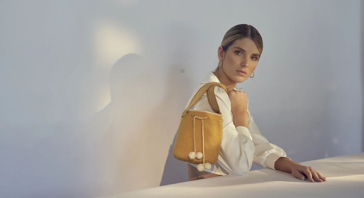 DAHL is a Colombian brand that radiates authenticity and cultural pride through its exquisite Wayuu backpacks—handwoven by talented women artisans from the Guajira region.