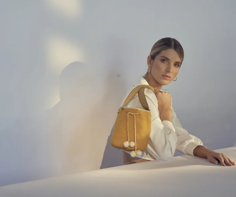 DAHL is a Colombian brand that radiates authenticity and cultural pride through its exquisite Wayuu backpacks—handwoven by talented women artisans from the Guajira region.