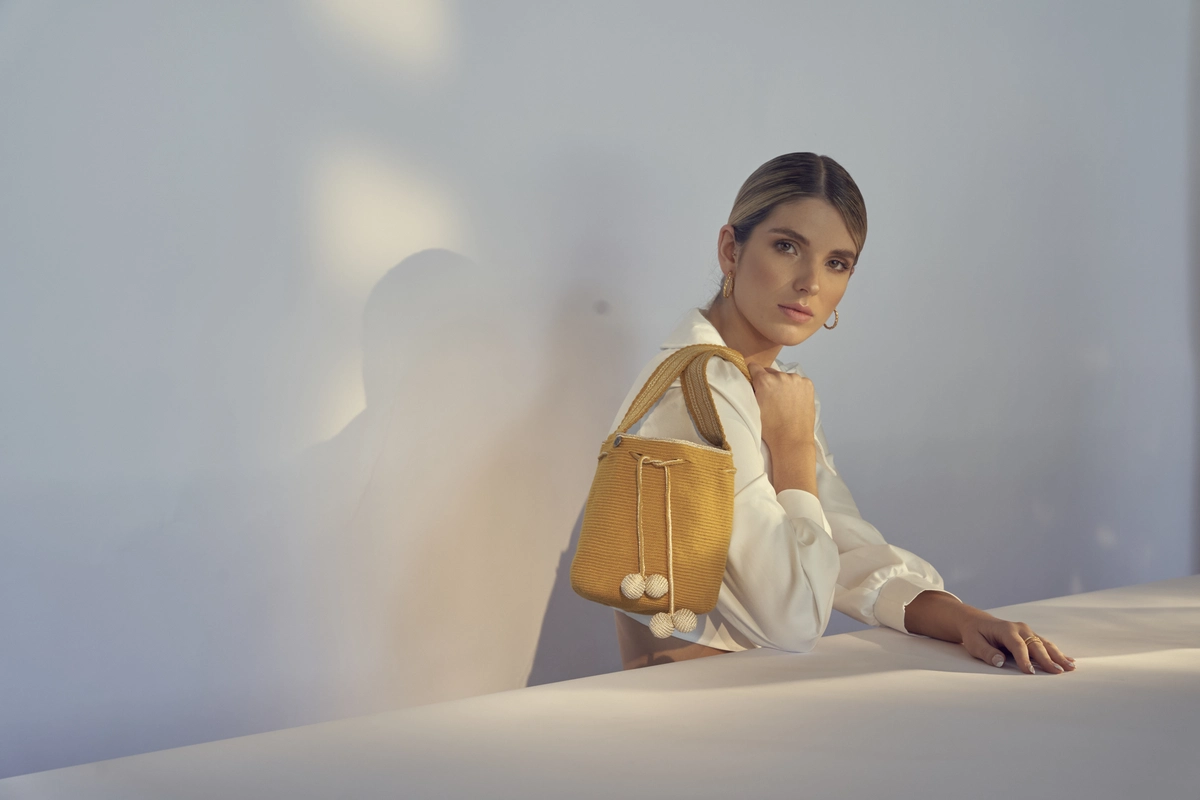 DAHL is a Colombian brand that radiates authenticity and cultural pride through its exquisite Wayuu backpacks—handwoven by talented women artisans from the Guajira region.